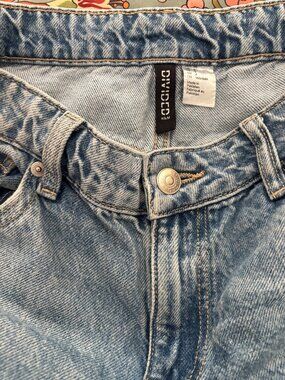 H&M Divided jeans feature a light wash denim finish